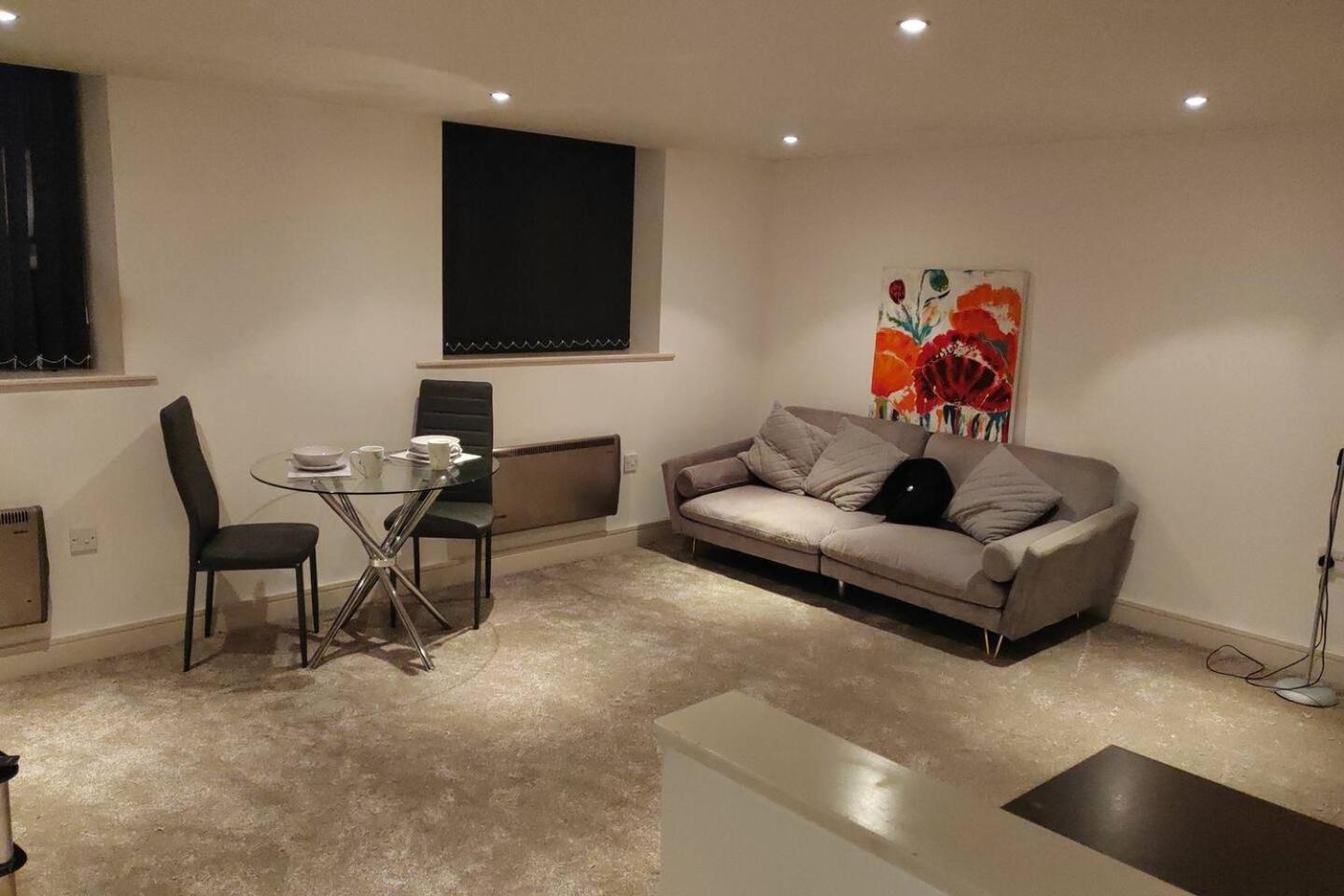 Kirkburton Lovely 1 Bedroom Apartment With Free Parking & Gym מראה חיצוני תמונה