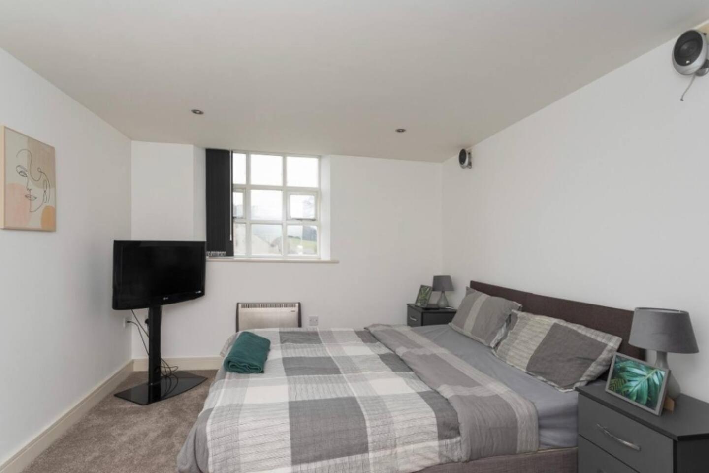 Kirkburton Lovely 1 Bedroom Apartment With Free Parking & Gym מראה חיצוני תמונה