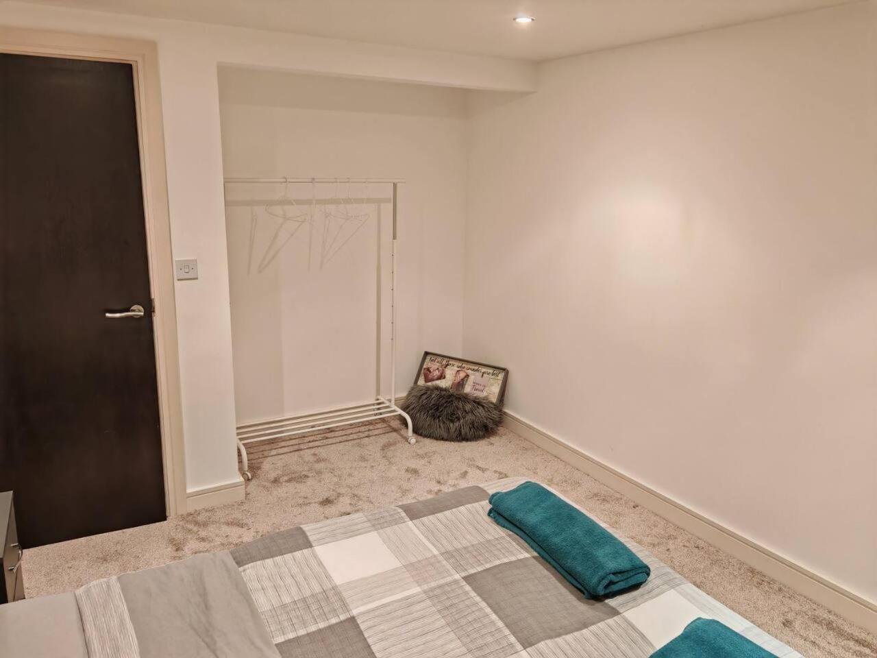 Kirkburton Lovely 1 Bedroom Apartment With Free Parking & Gym מראה חיצוני תמונה