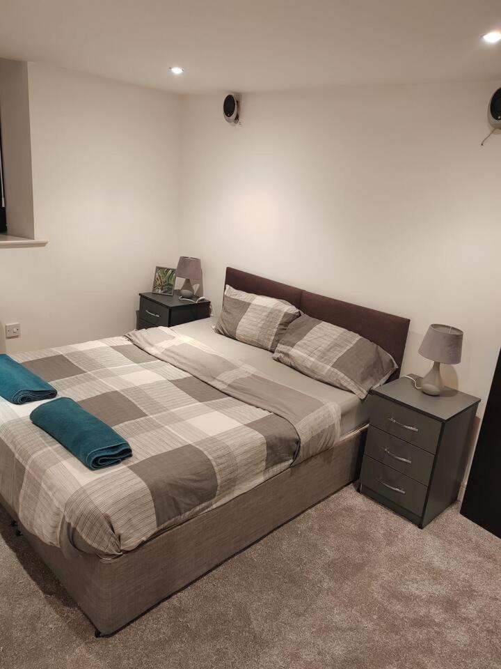 Kirkburton Lovely 1 Bedroom Apartment With Free Parking & Gym מראה חיצוני תמונה