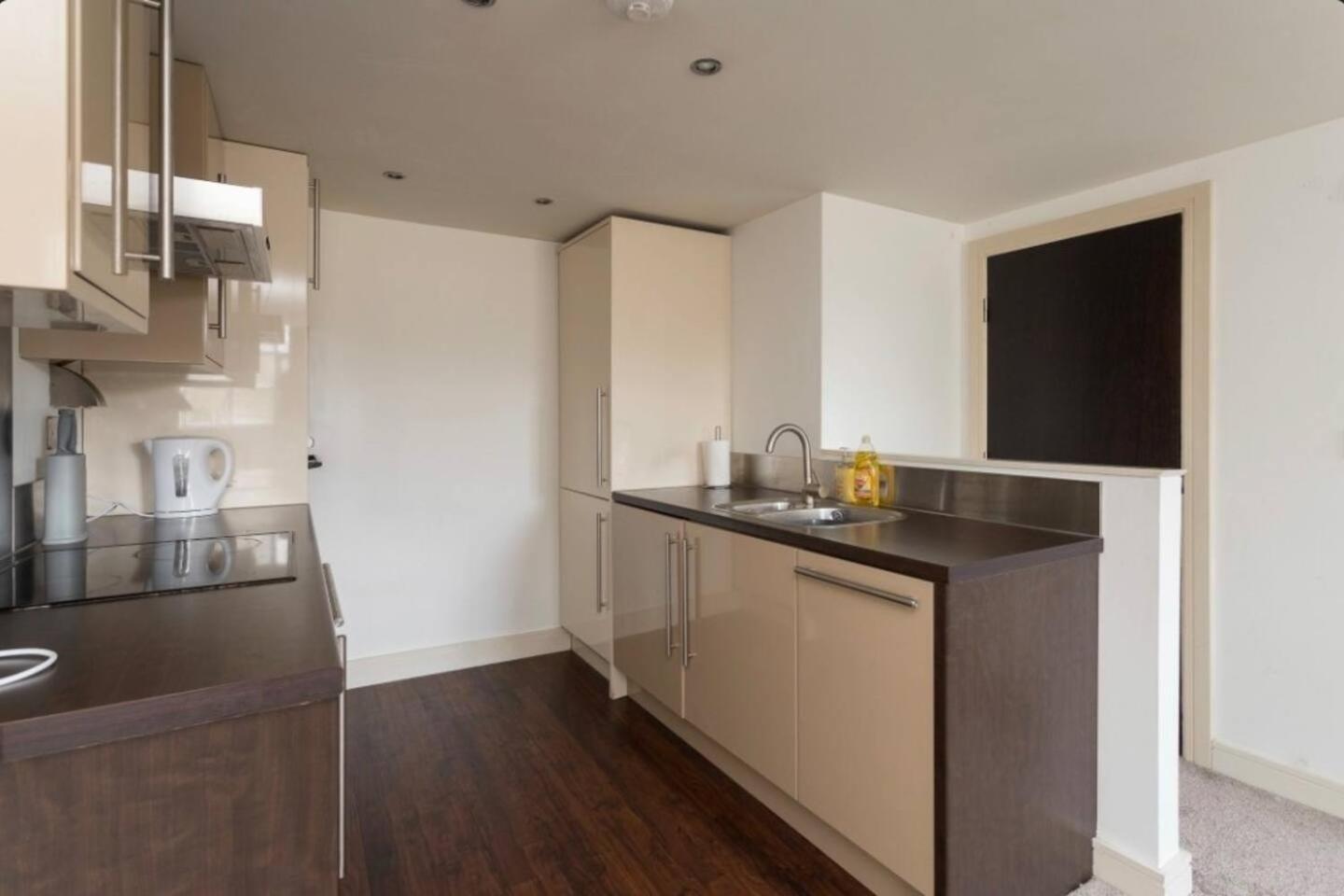 Kirkburton Lovely 1 Bedroom Apartment With Free Parking & Gym מראה חיצוני תמונה