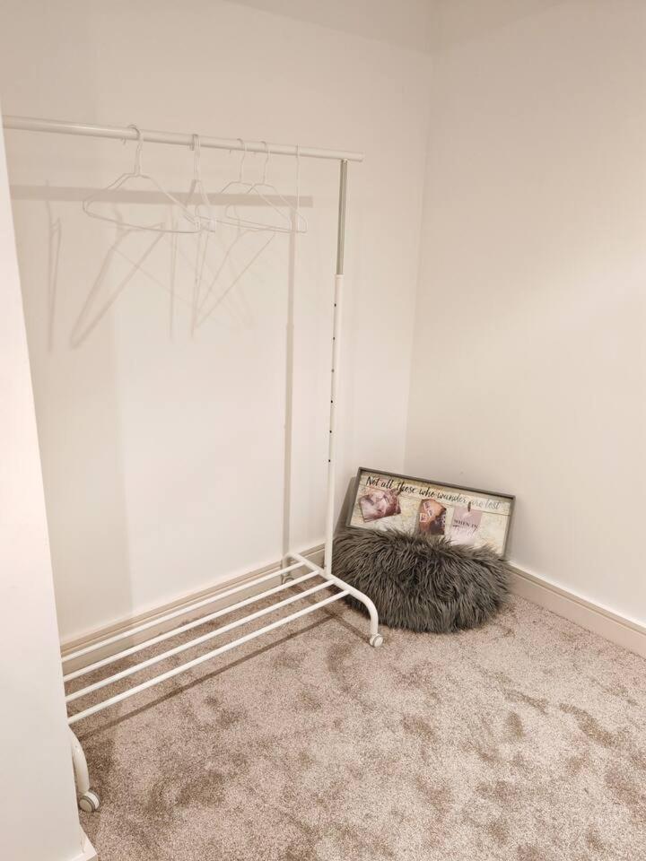 Kirkburton Lovely 1 Bedroom Apartment With Free Parking & Gym מראה חיצוני תמונה