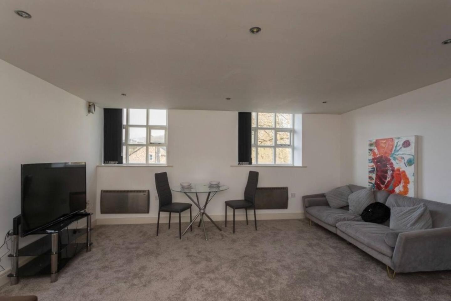 Kirkburton Lovely 1 Bedroom Apartment With Free Parking & Gym מראה חיצוני תמונה