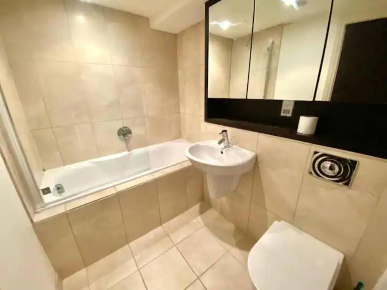 Kirkburton Lovely 1 Bedroom Apartment With Free Parking & Gym מראה חיצוני תמונה