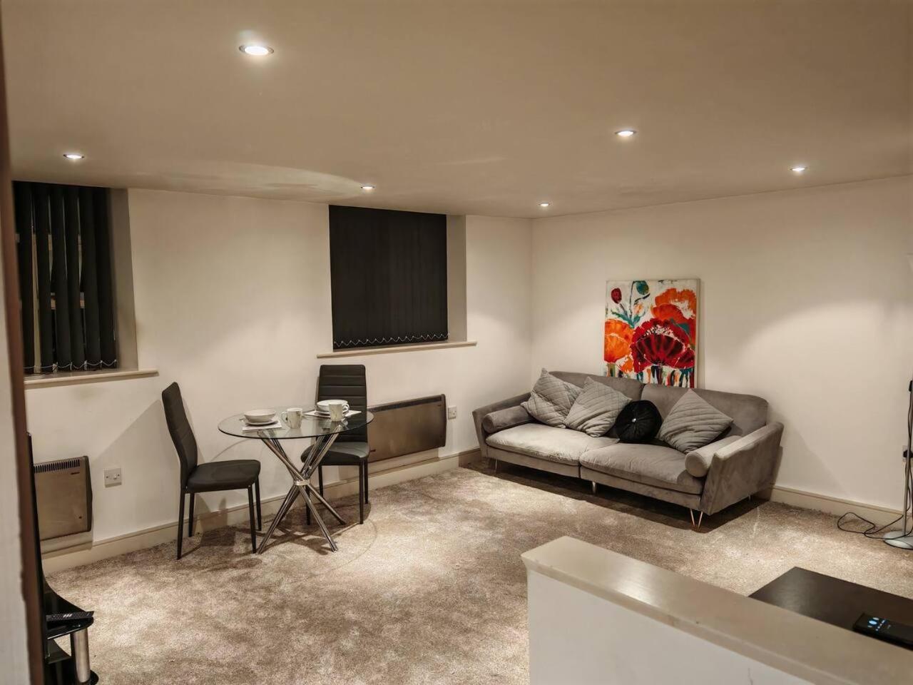 Kirkburton Lovely 1 Bedroom Apartment With Free Parking & Gym מראה חיצוני תמונה