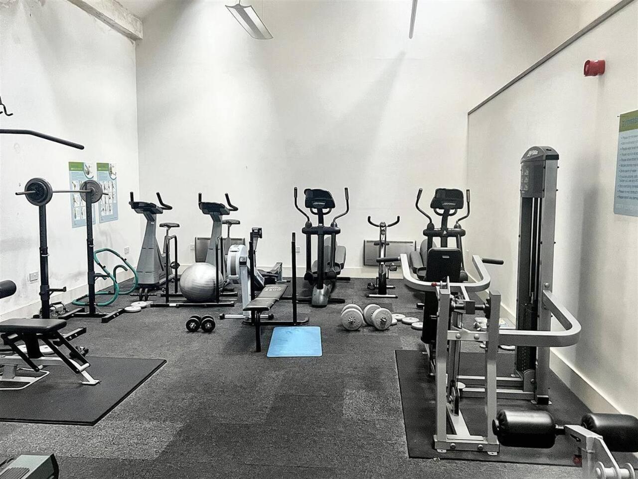 Kirkburton Lovely 1 Bedroom Apartment With Free Parking & Gym מראה חיצוני תמונה
