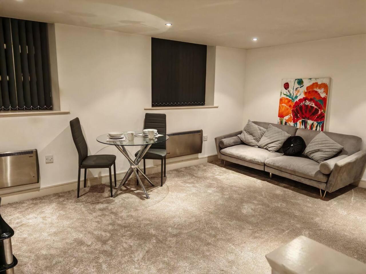 Kirkburton Lovely 1 Bedroom Apartment With Free Parking & Gym מראה חיצוני תמונה